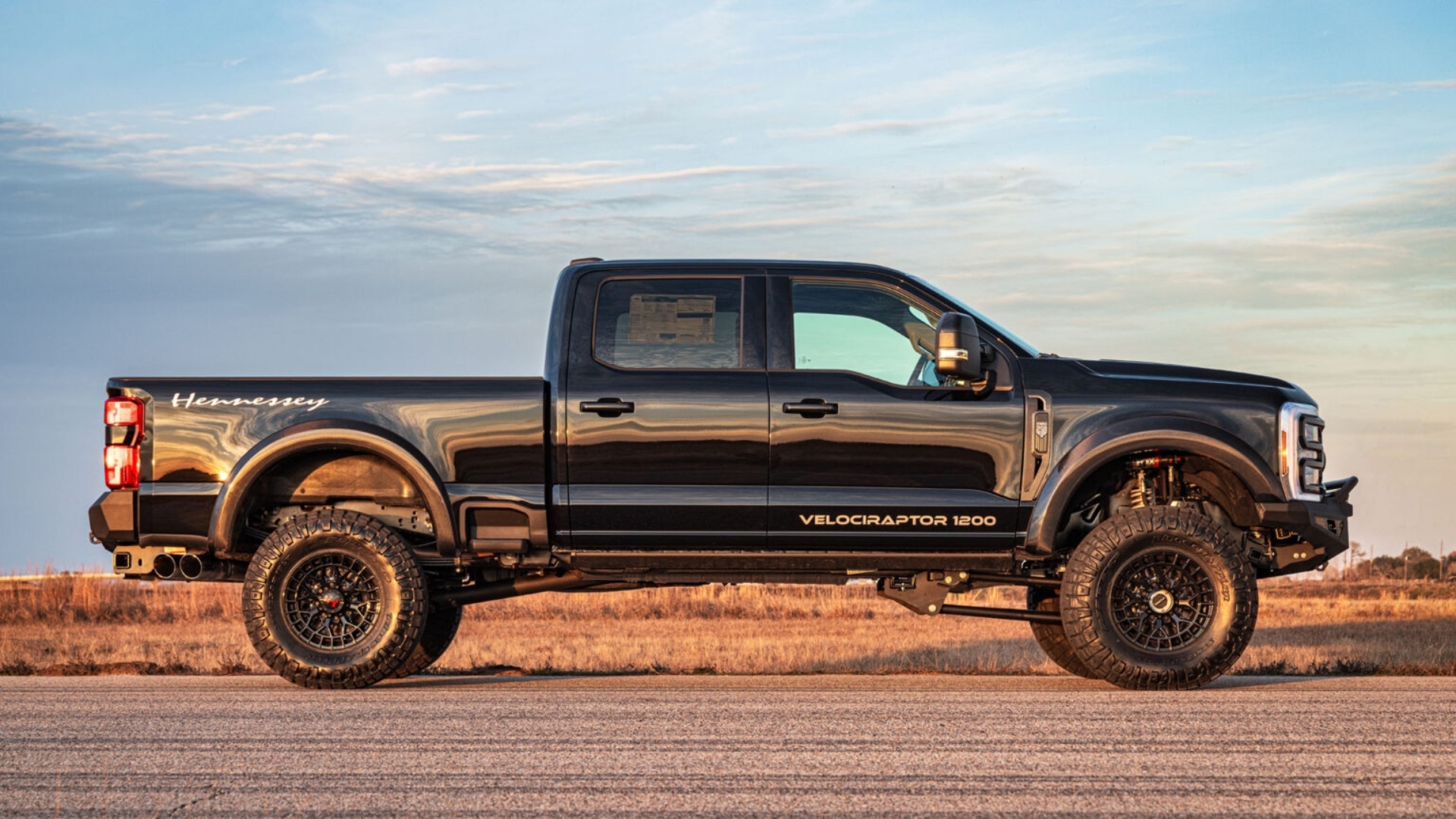 Hennessey-Velociraptor-1200-Ford-F-250-2026-tuning-1