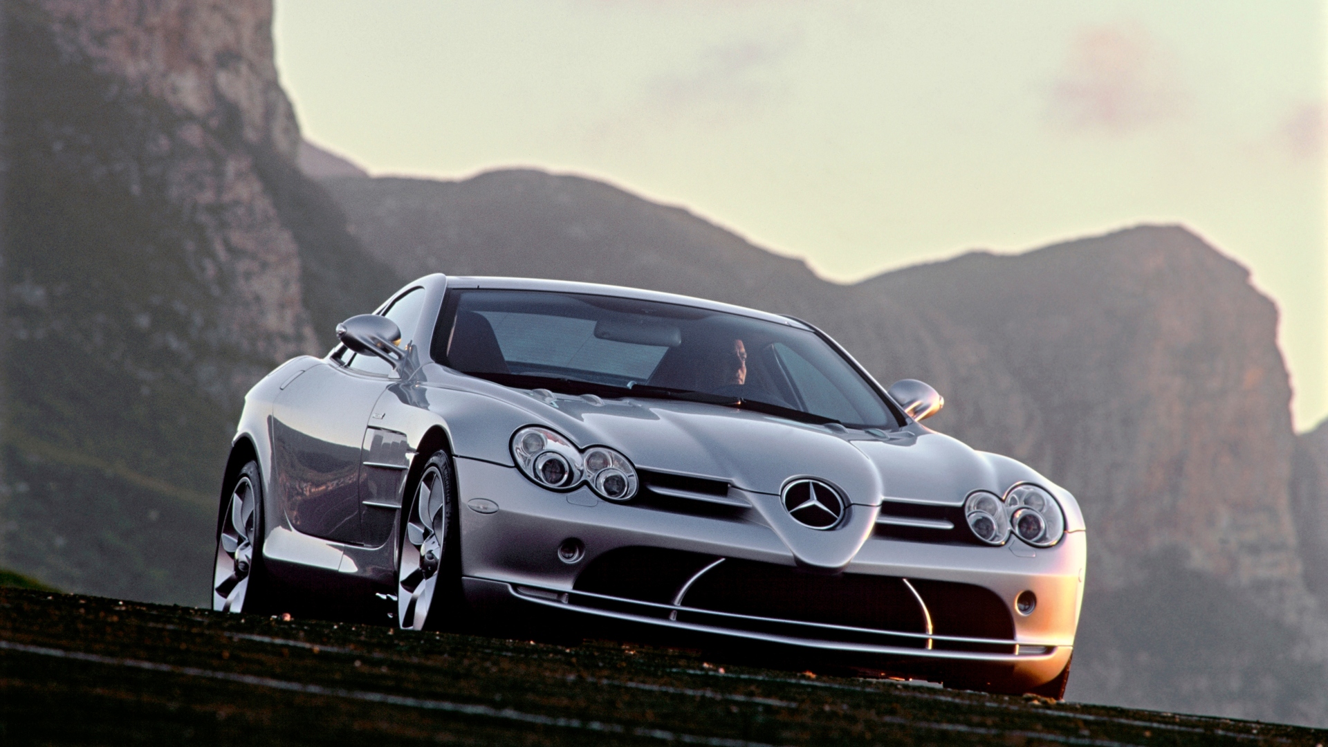 Mercedes-SLR-McLaren-2003-12
