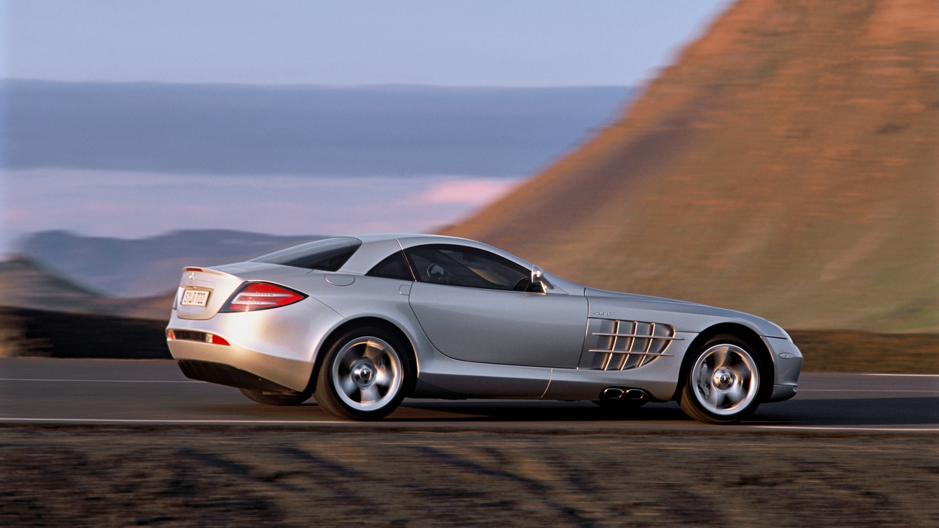 Mercedes-SLR-McLaren-2003-3