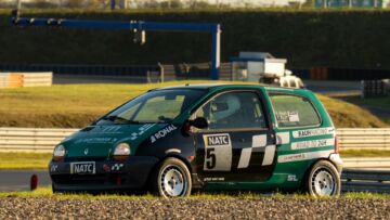 Si spezza il sogno della Twingo alla 24 Ore del Nürburgring