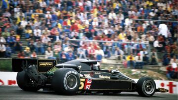 Mario Andretti al volante della Lotus 79 a “effetto suolo” con cui vinse il Mondiale di F1 nel 1978