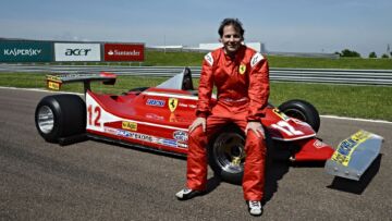 Nel 2012 il campione del mondo di F1 del 1997 Jacques Villeneuve ha guidato la Ferrari 312 T4 con cui nel 1979 corse suo padre Gilles