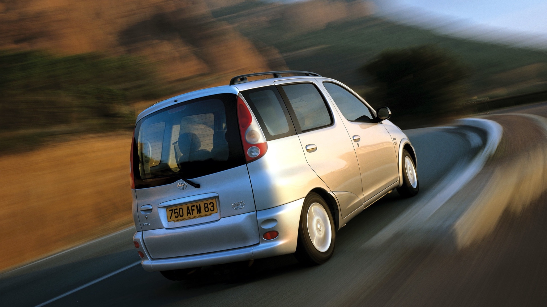 toyota_yaris_verso_26