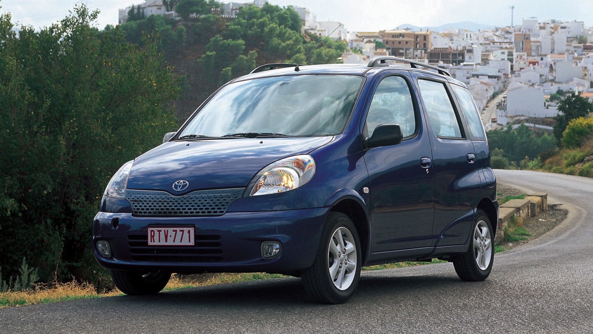 toyota_yaris_verso_4