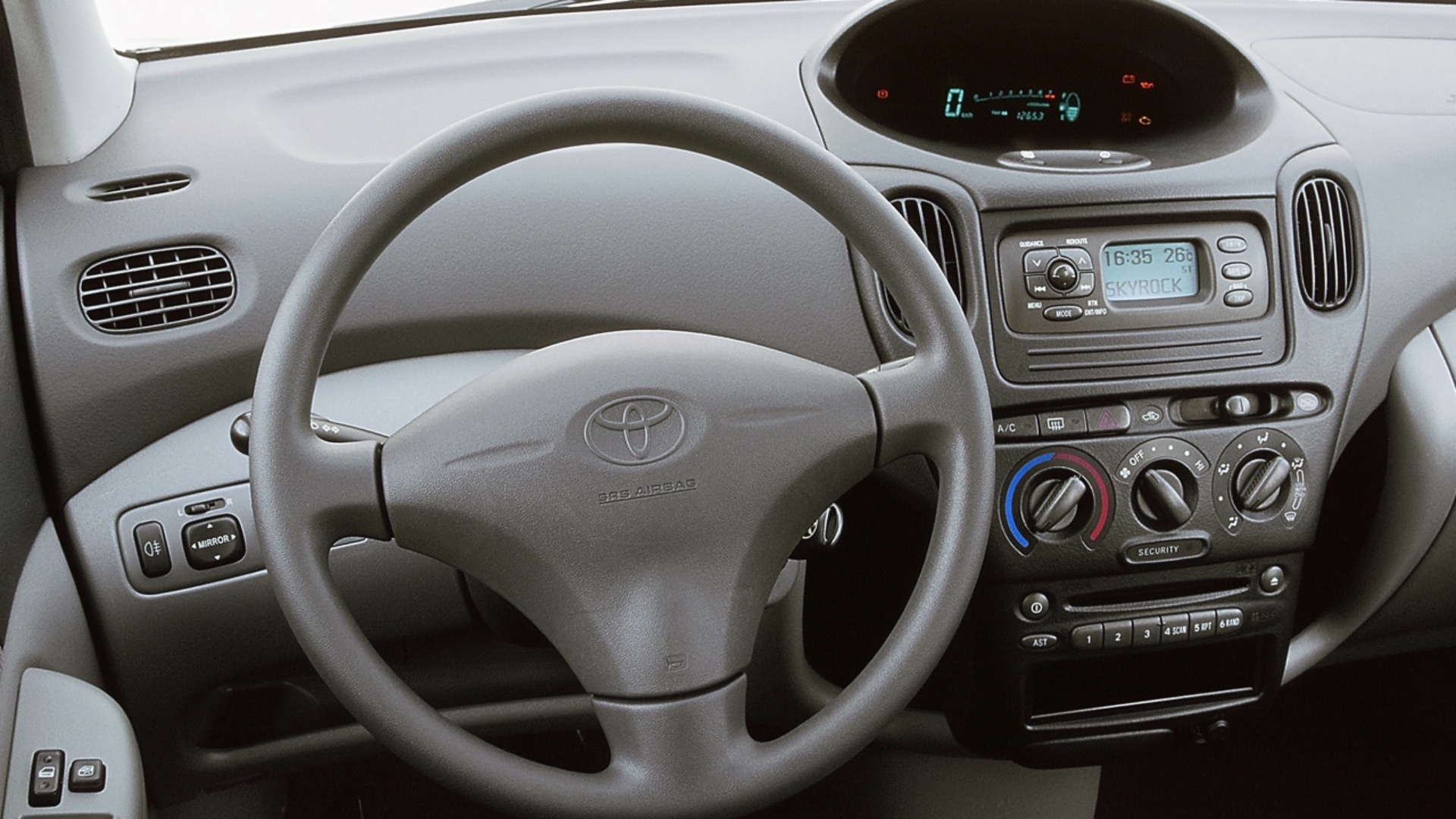 toyota_yaris_verso_596