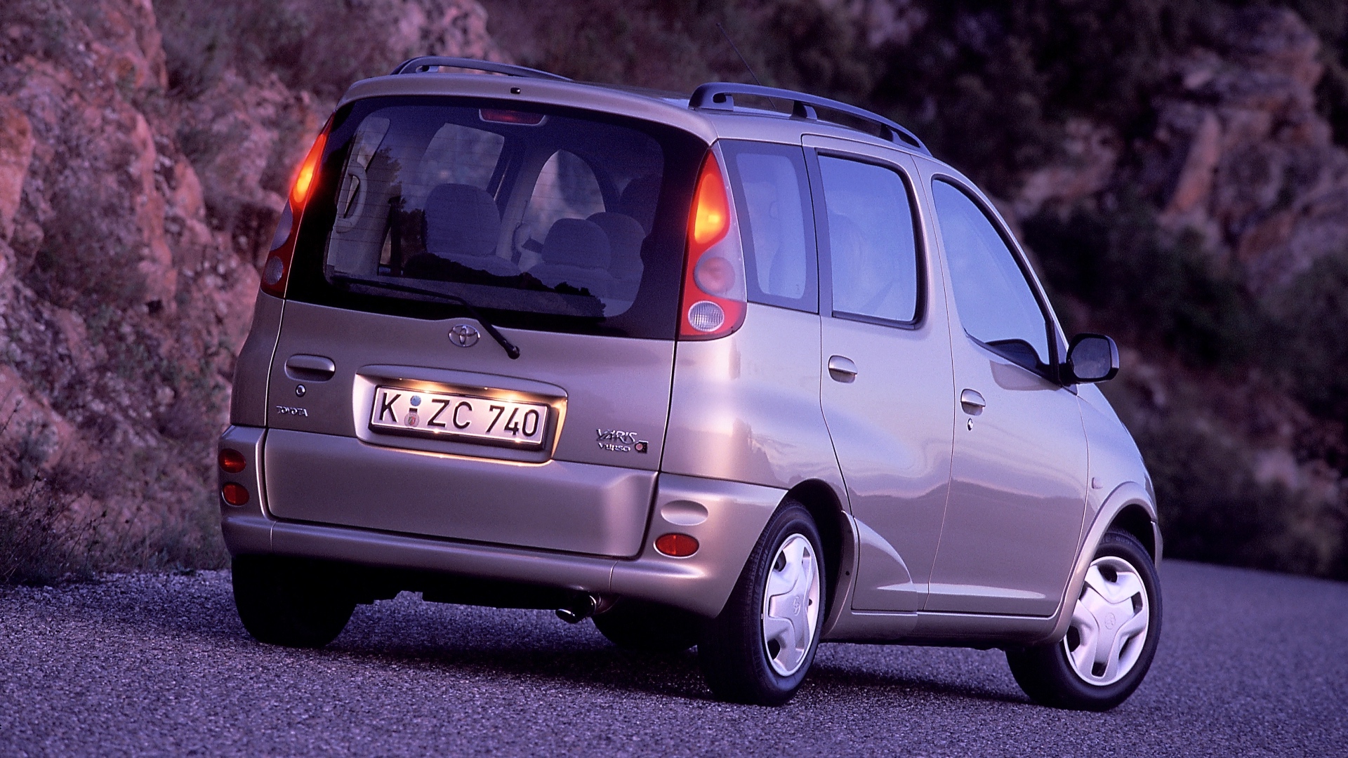 toyota_yaris_verso_70