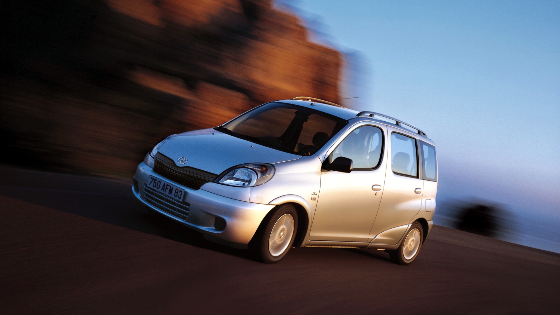 toyota_yaris_verso_75