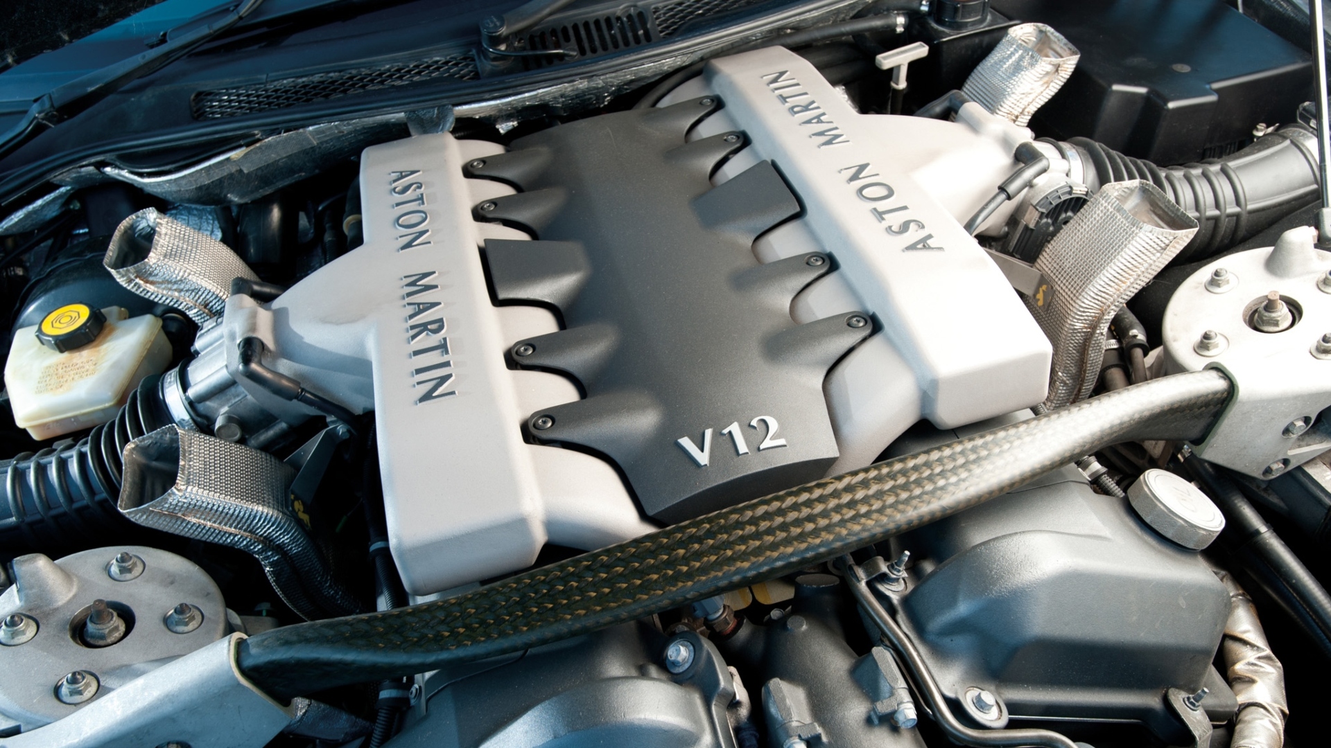 Aston-Martin-Vanquish-2001-1