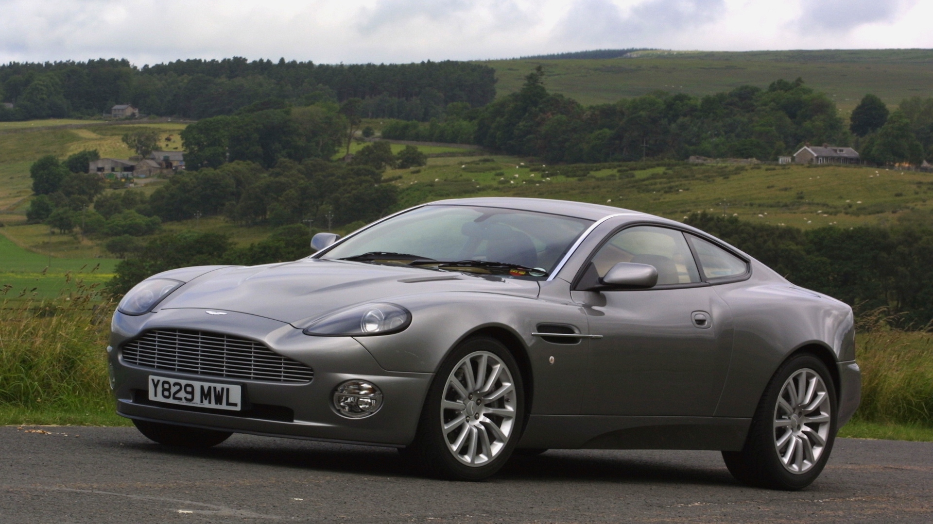 Aston-Martin-Vanquish-2001-6