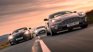 Aston Martin Vanquish: stile unico e un V12 da urlo, da 25 anni