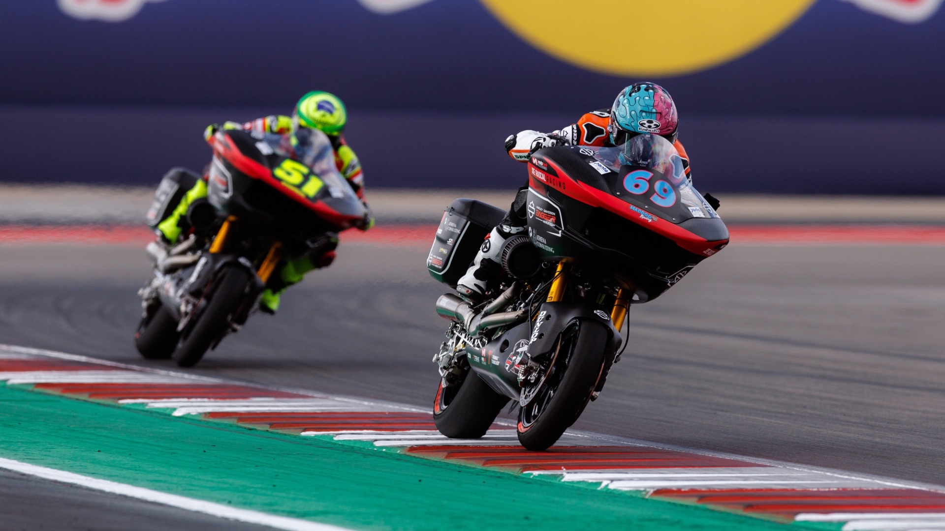 BWC-R01-AME_Race1_Action_06