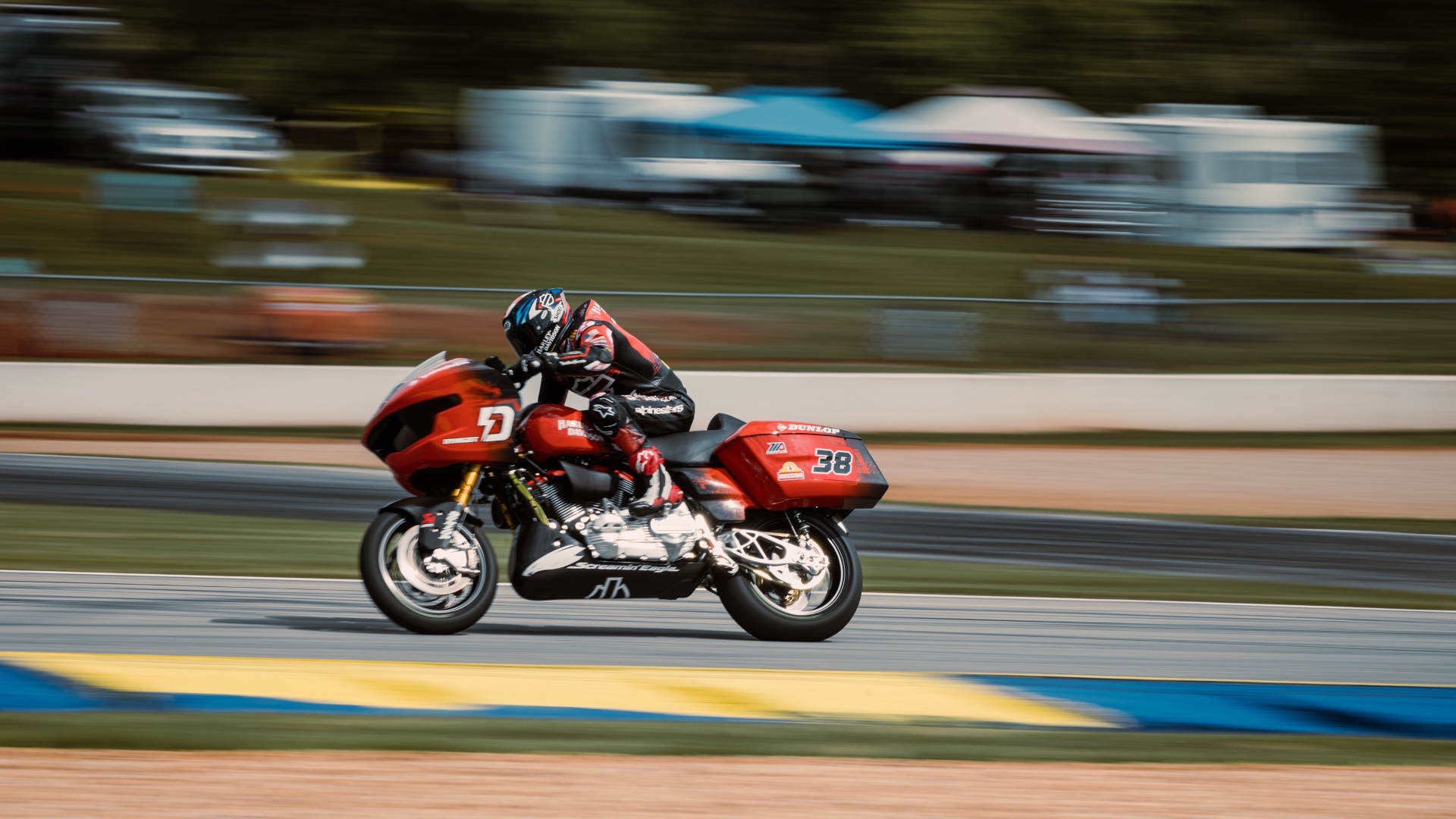 Dunlop-official-tire-supplier-of-Harley-Davidson-Bagger-World-Cup-03