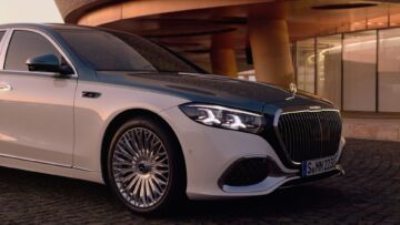 The new Mercedes-Maybach S-Class, 2026.Exterior in MANUFAKTUR opalite white bright/verde silver metallicInterior in Maybach Exclusive Nappa Leather Beech Brown