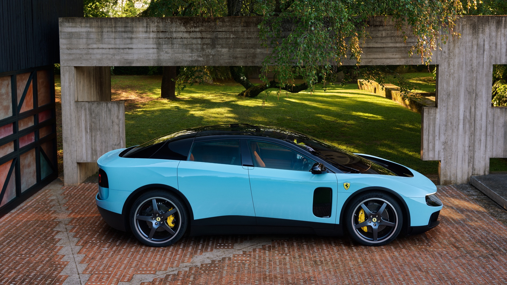 FERRARI_LUCE_HIGH_SIDE_16x9_RGB_WEB_SOCIALS