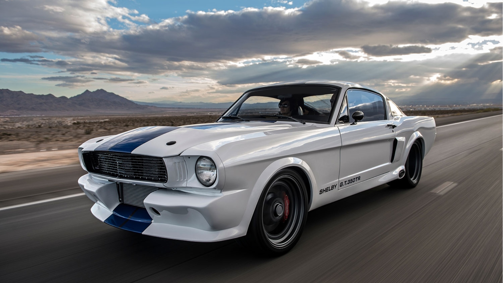 Ford-Mustang-restomod-GT350TR-Trick-Rides-2026-2