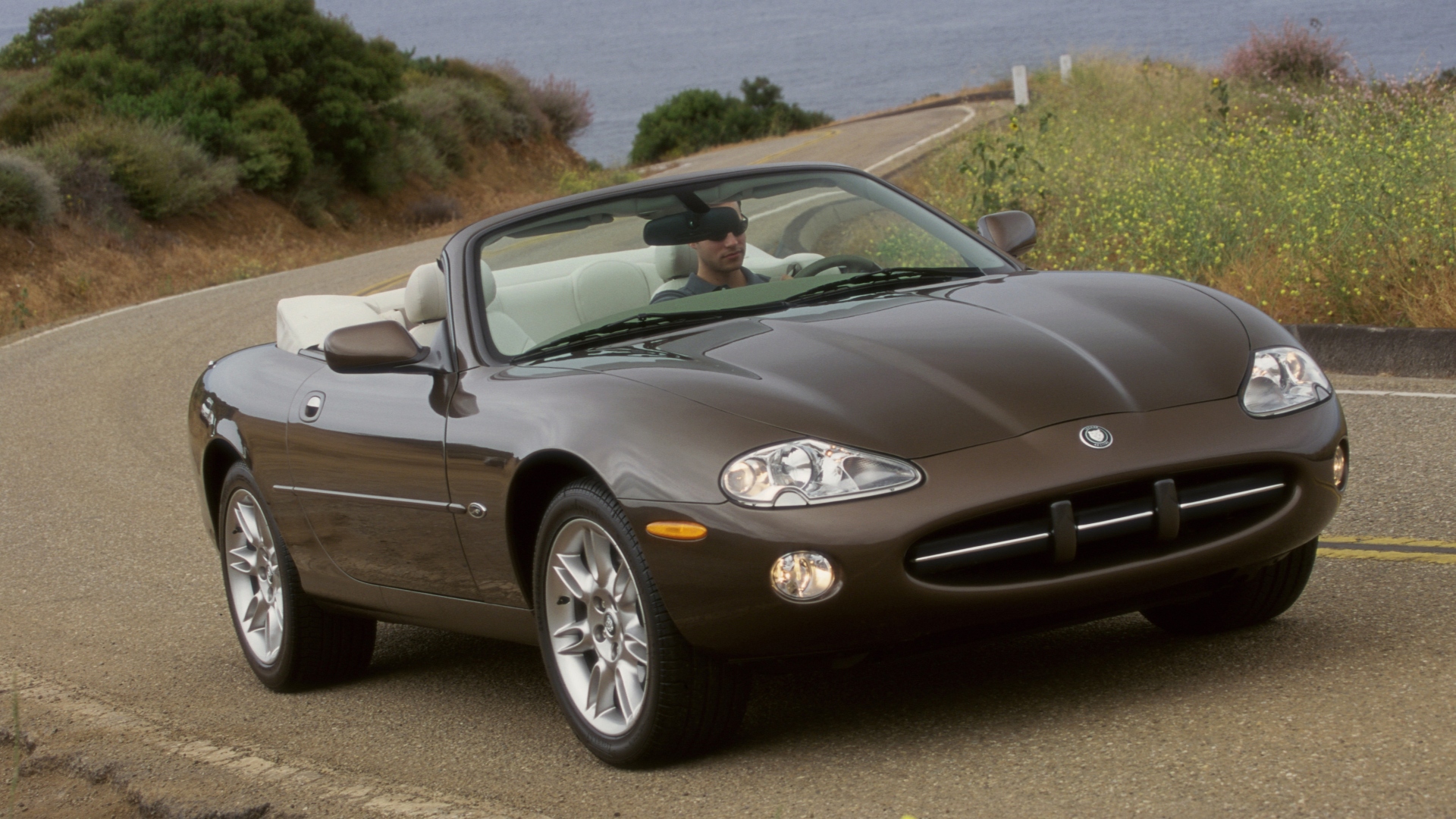 Jaguar-XK8-XKR-X100-1996-4