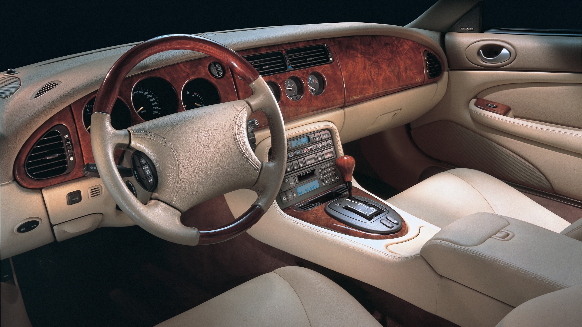 Jaguar-XK8-XKR-X100-1996-5