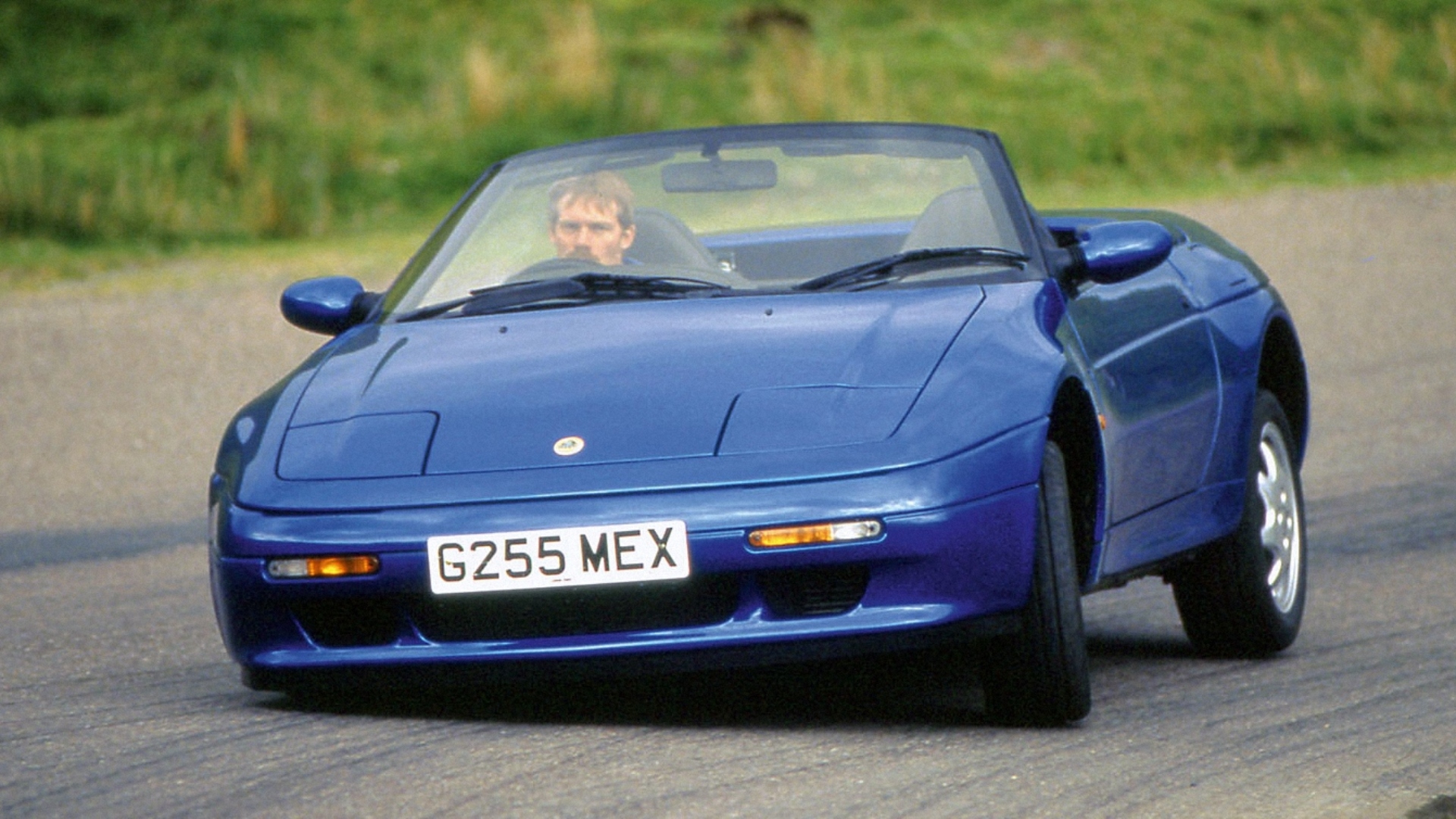 Lotus Elan (M100)