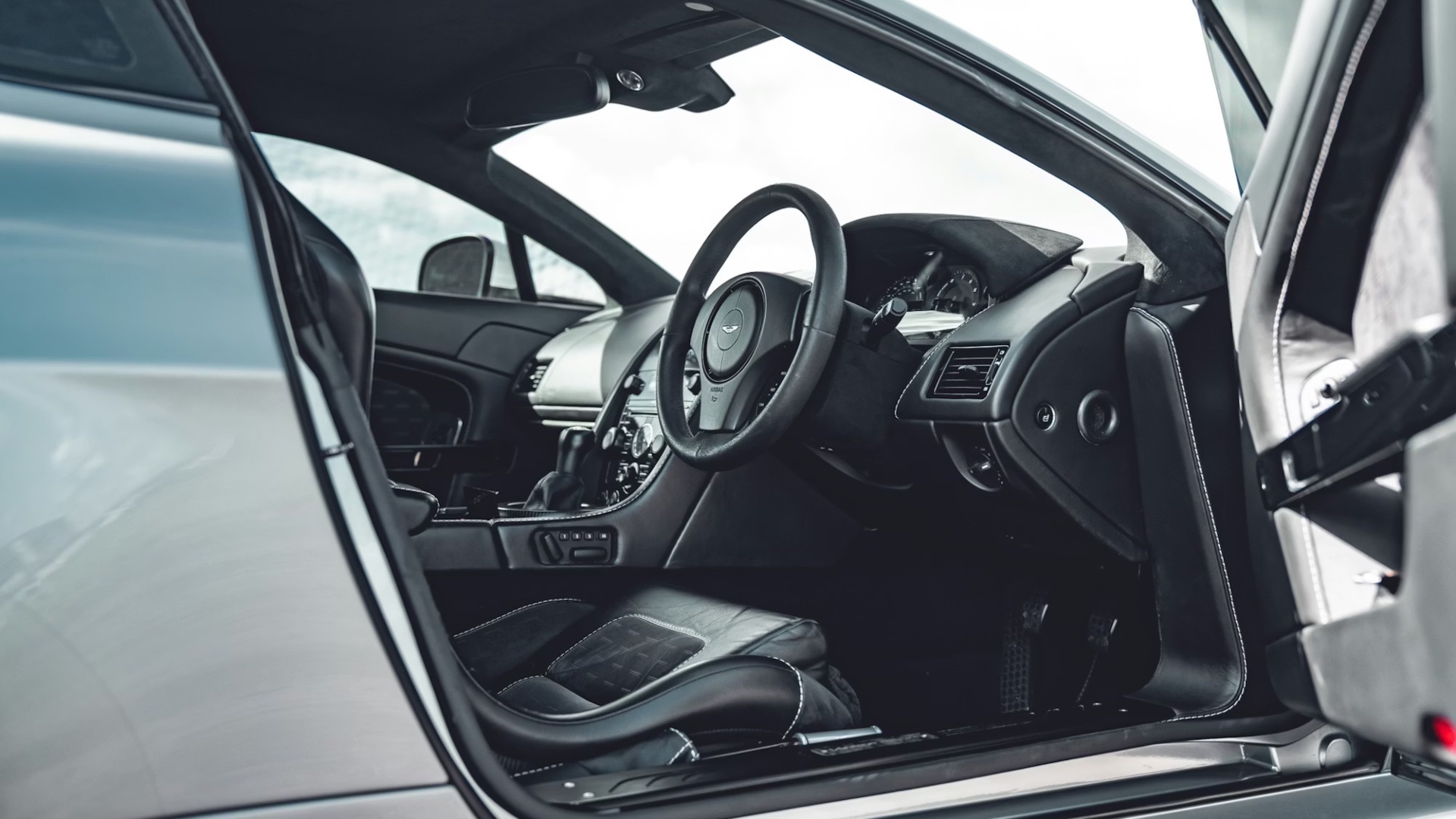 aston-martin-vantage-n430-collecting-cars-10 aston-martin-vantage-n430-collecting-cars-10