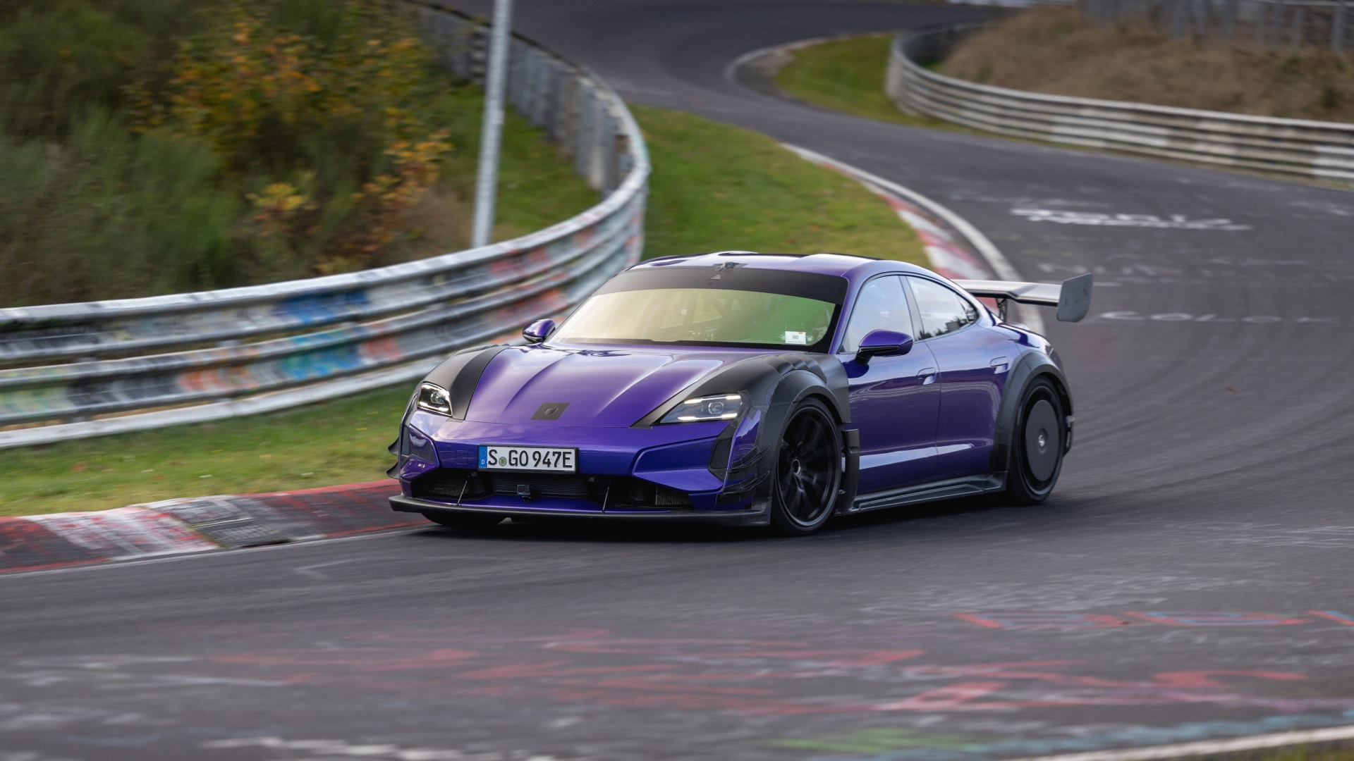 Porsche Taycan Turbo GT si mangia il Nürburgring a colazione