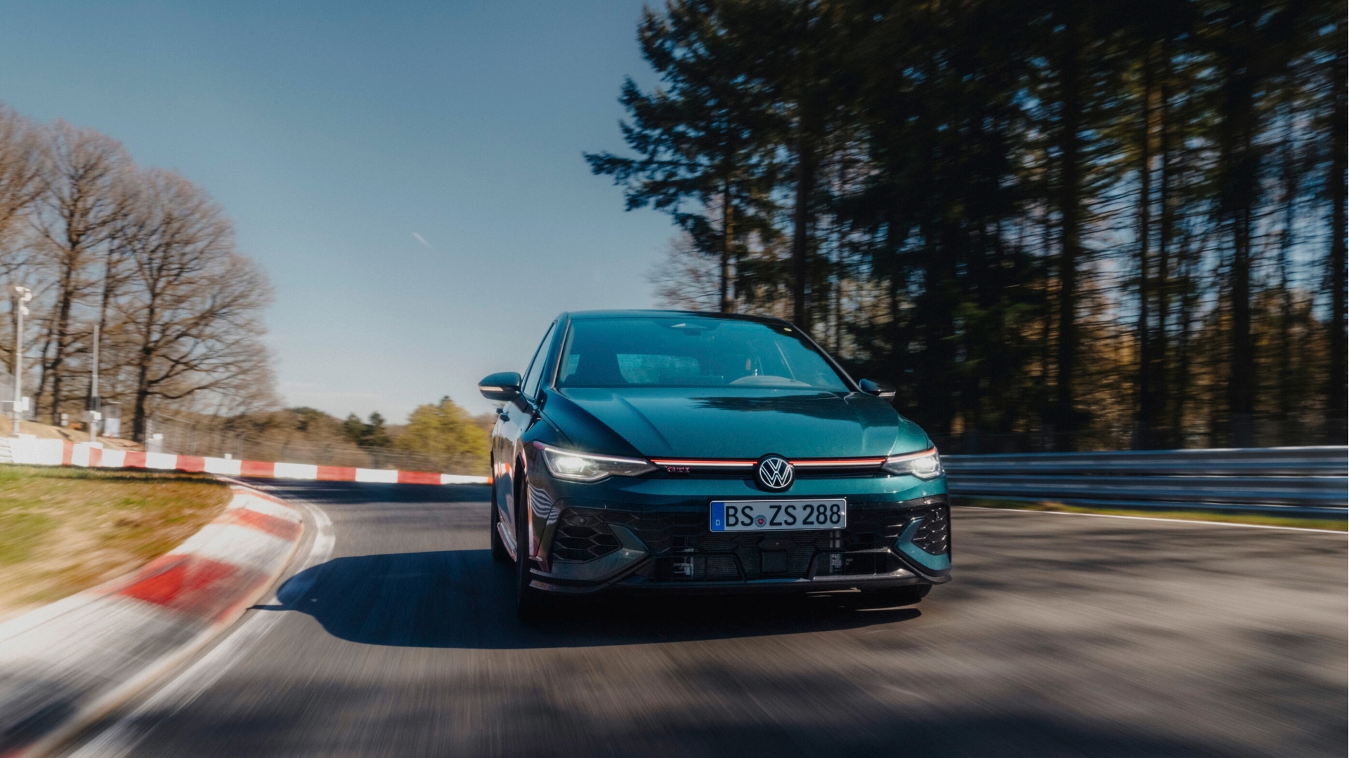 La Volkswagen Golf GTI fa il record al Nürburgring