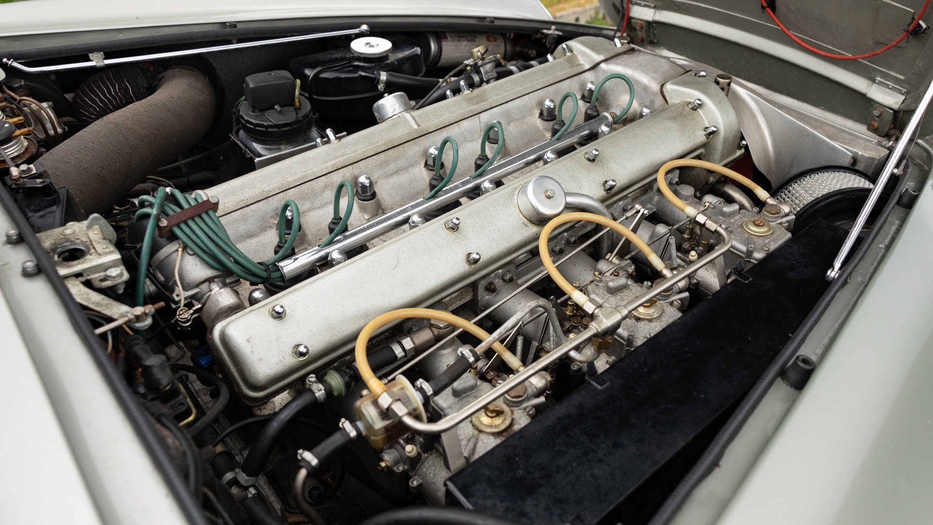 1966-Aston-Martin-DB5-Shooting-Brake-by-Radford_1455585