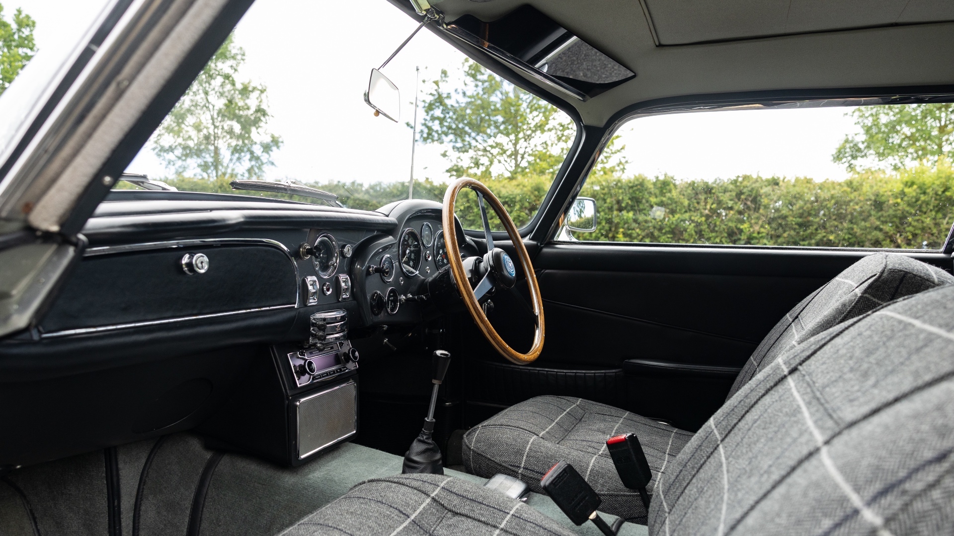 1966-Aston-Martin-DB5-Shooting-Brake-by-Radford_1455658