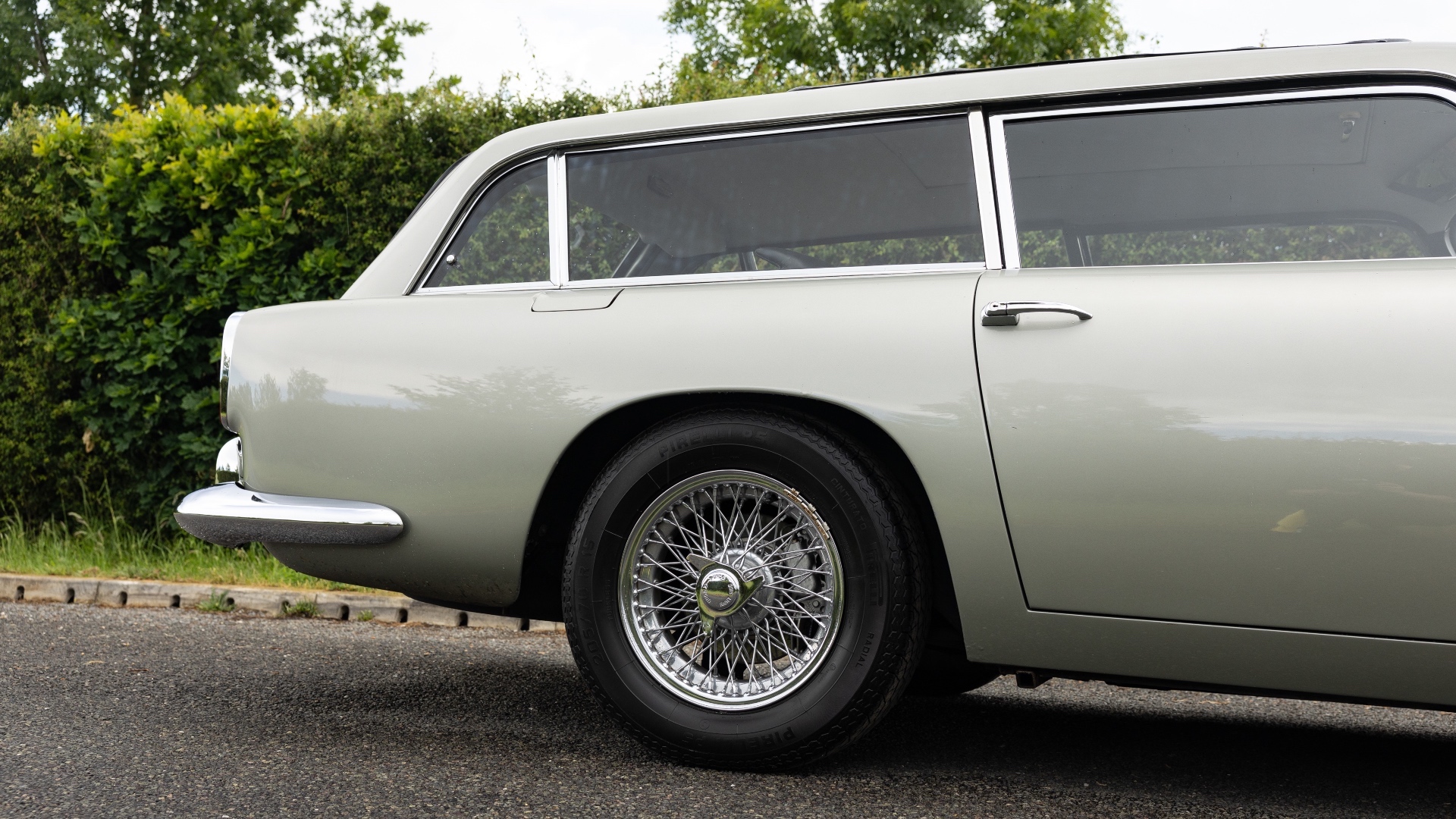 1966-Aston-Martin-DB5-Shooting-Brake-by-Radford_1455684