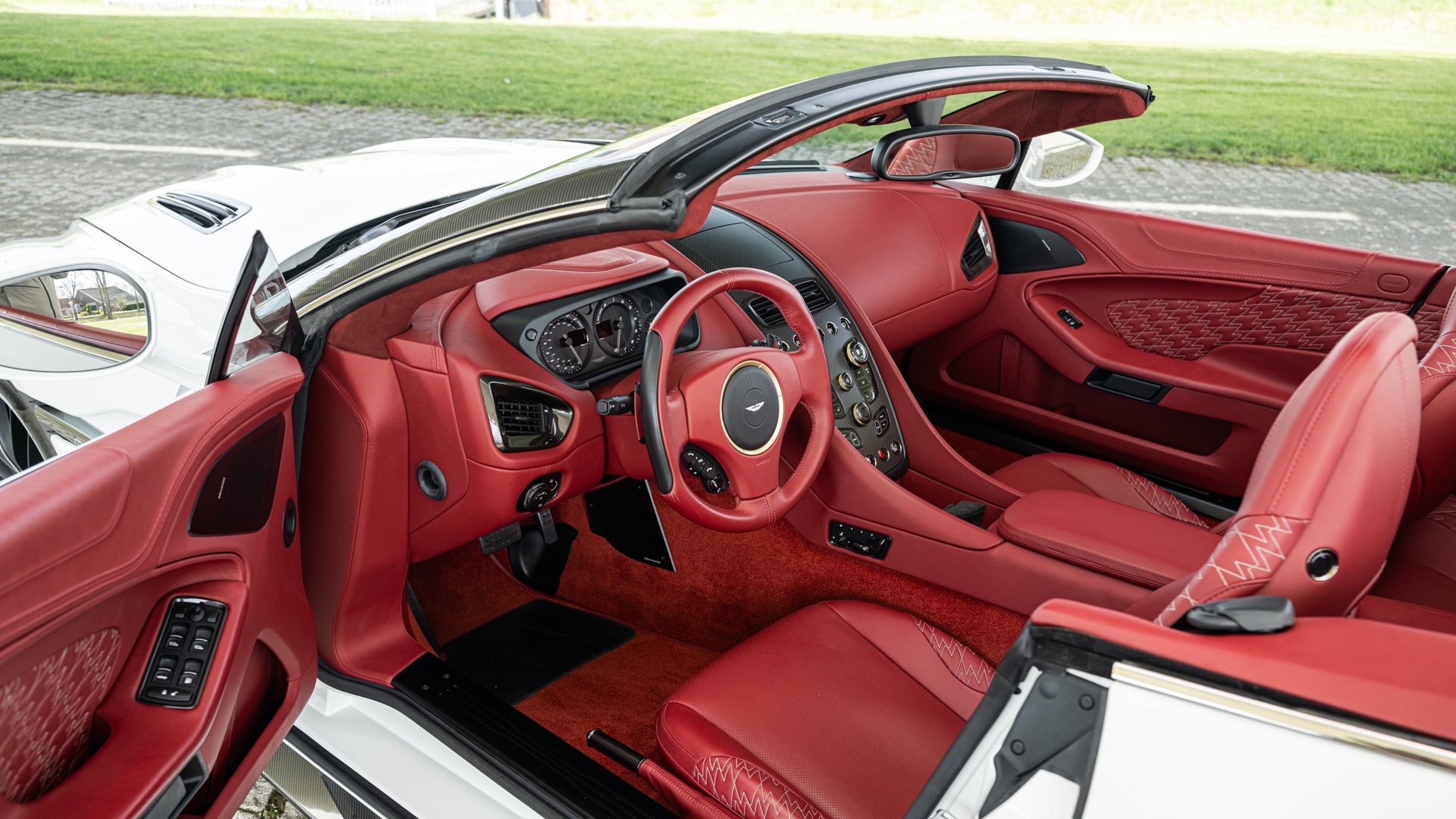 2017-Aston-Martin-Vanquish-Zagato-Volante_1448491 2017-Aston-Martin-Vanquish-Zagato-Volante_1448491