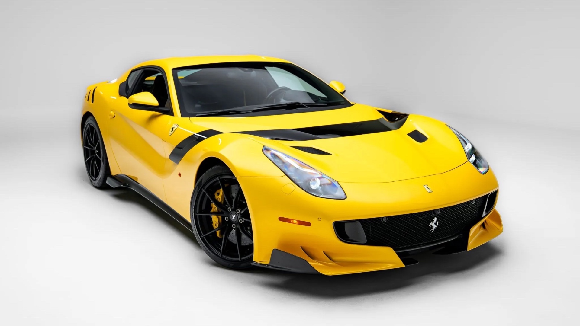 Ferrari F12 TDF, a questo prezzo chi la guida ancora? Ferrari F12 TDF, a questo prezzo chi la guida ancora?