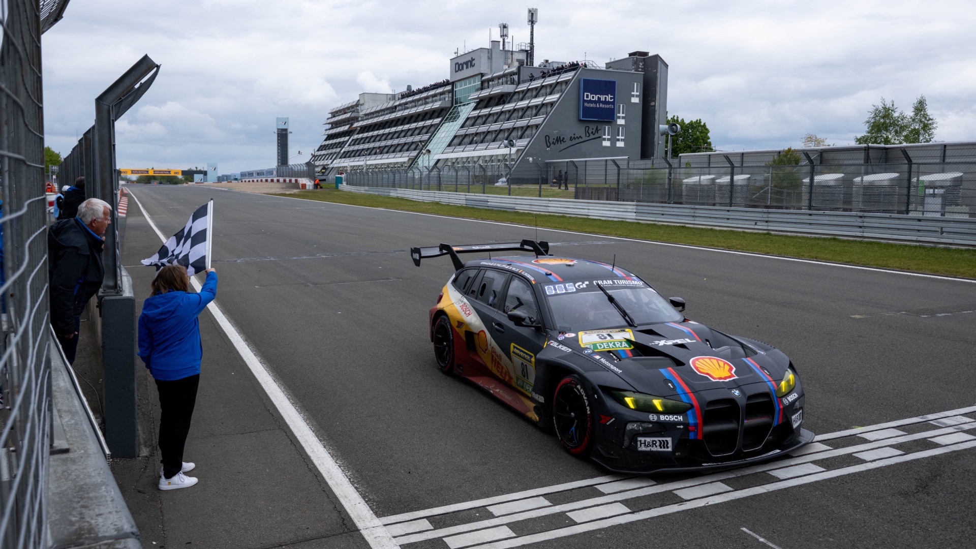 P90641694_highRes_nuerburgring-ger-13-