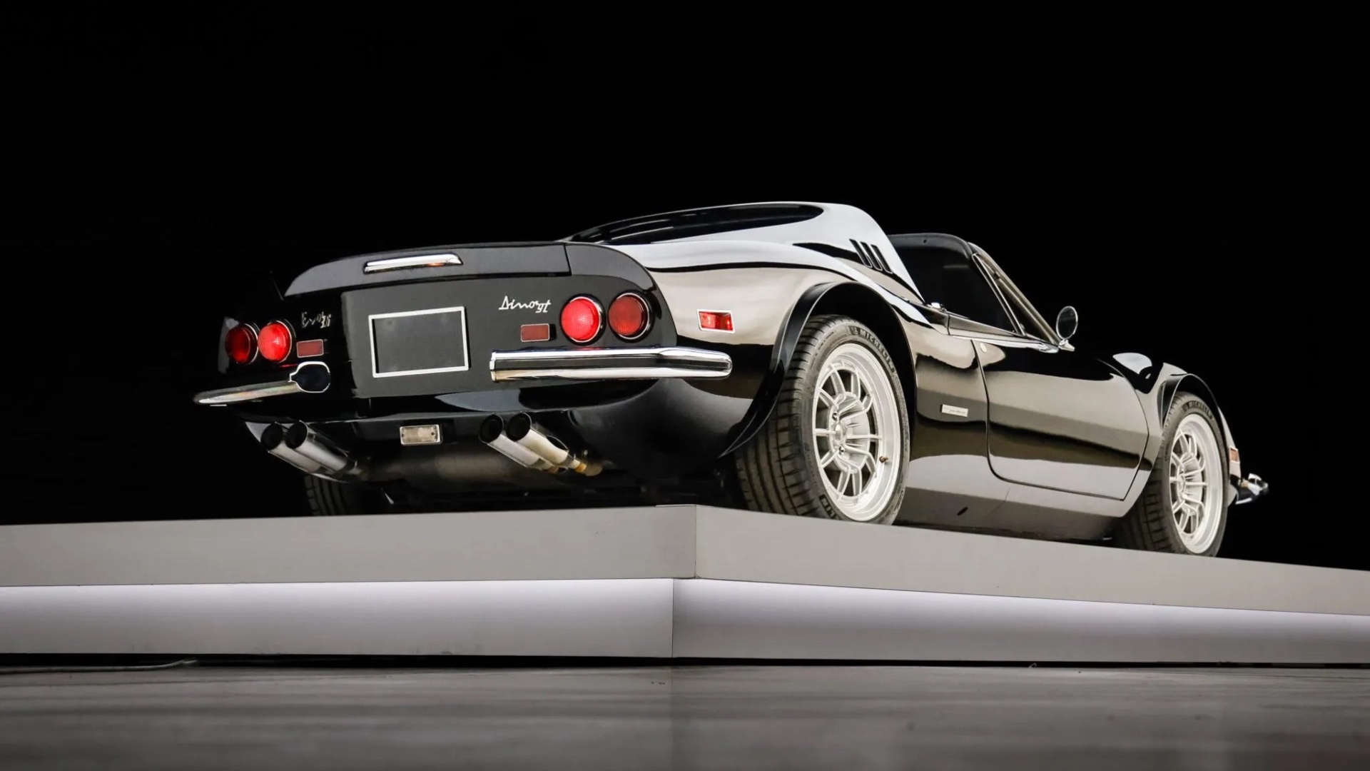 Ferrari Dino: con il V8 è tutta un’altra storia Ferrari Dino: con il V8 è tutta un’altra storia