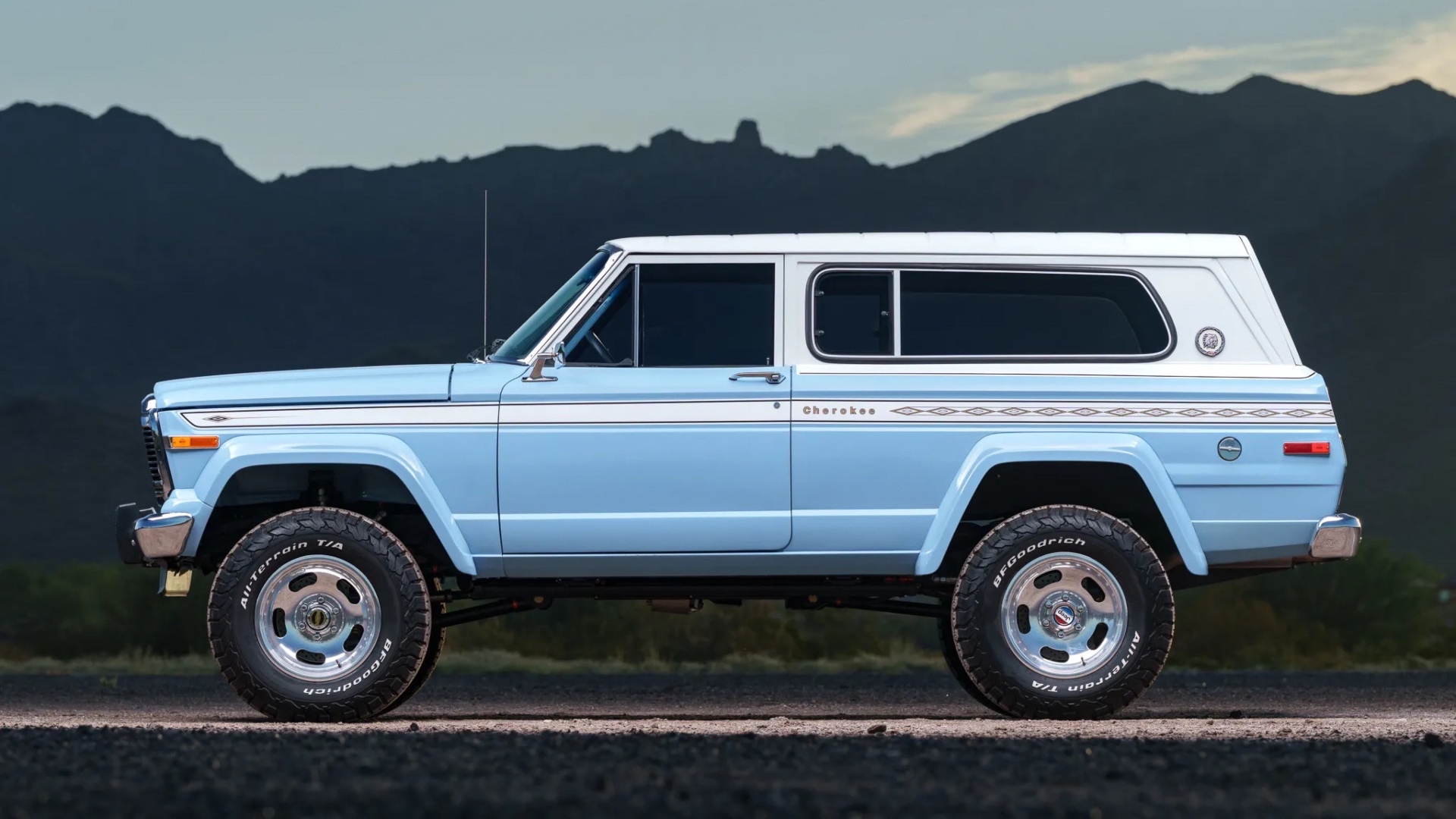 jeep-cherokee-v10-restomod-bring-a-trailer-vigilante-4x4-2 jeep-cherokee-v10-restomod-bring-a-trailer-vigilante-4x4-2