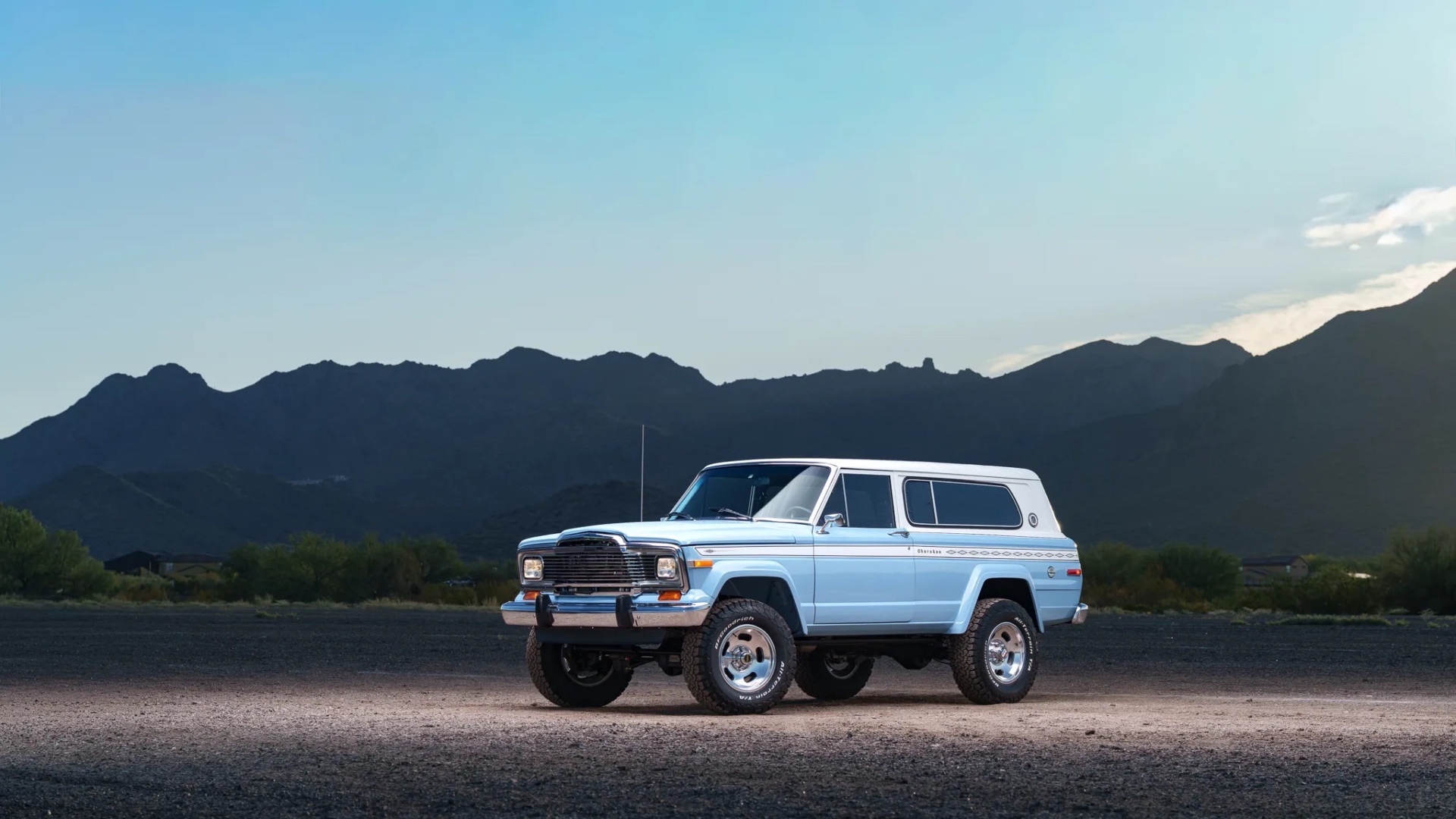 jeep-cherokee-v10-restomod-bring-a-trailer-vigilante-4x4-3 jeep-cherokee-v10-restomod-bring-a-trailer-vigilante-4x4-3