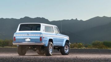 jeep-cherokee-v10-restomod-bring-a-trailer-vigilante-4x4-6 jeep-cherokee-v10-restomod-bring-a-trailer-vigilante-4x4-6