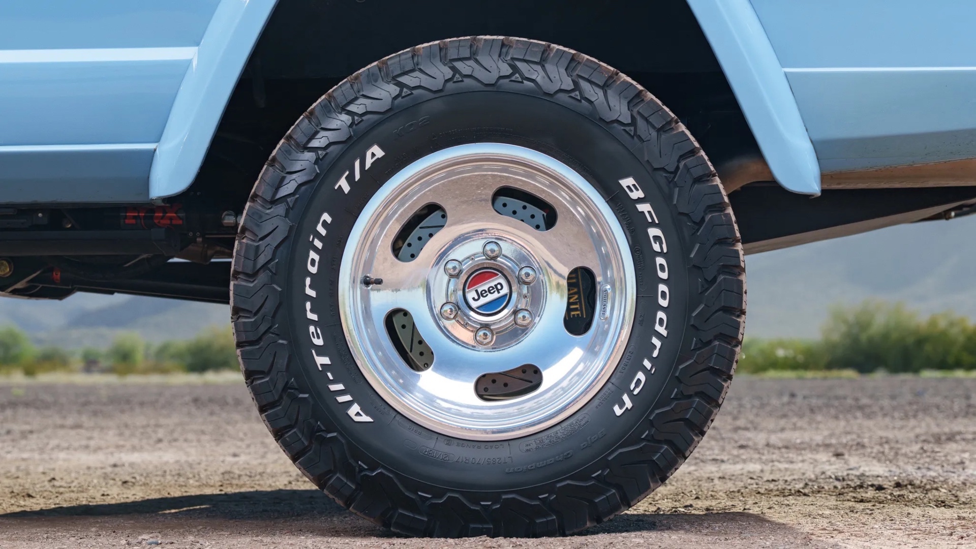 jeep-cherokee-v10-restomod-bring-a-trailer-vigilante-4x4-9 jeep-cherokee-v10-restomod-bring-a-trailer-vigilante-4x4-9