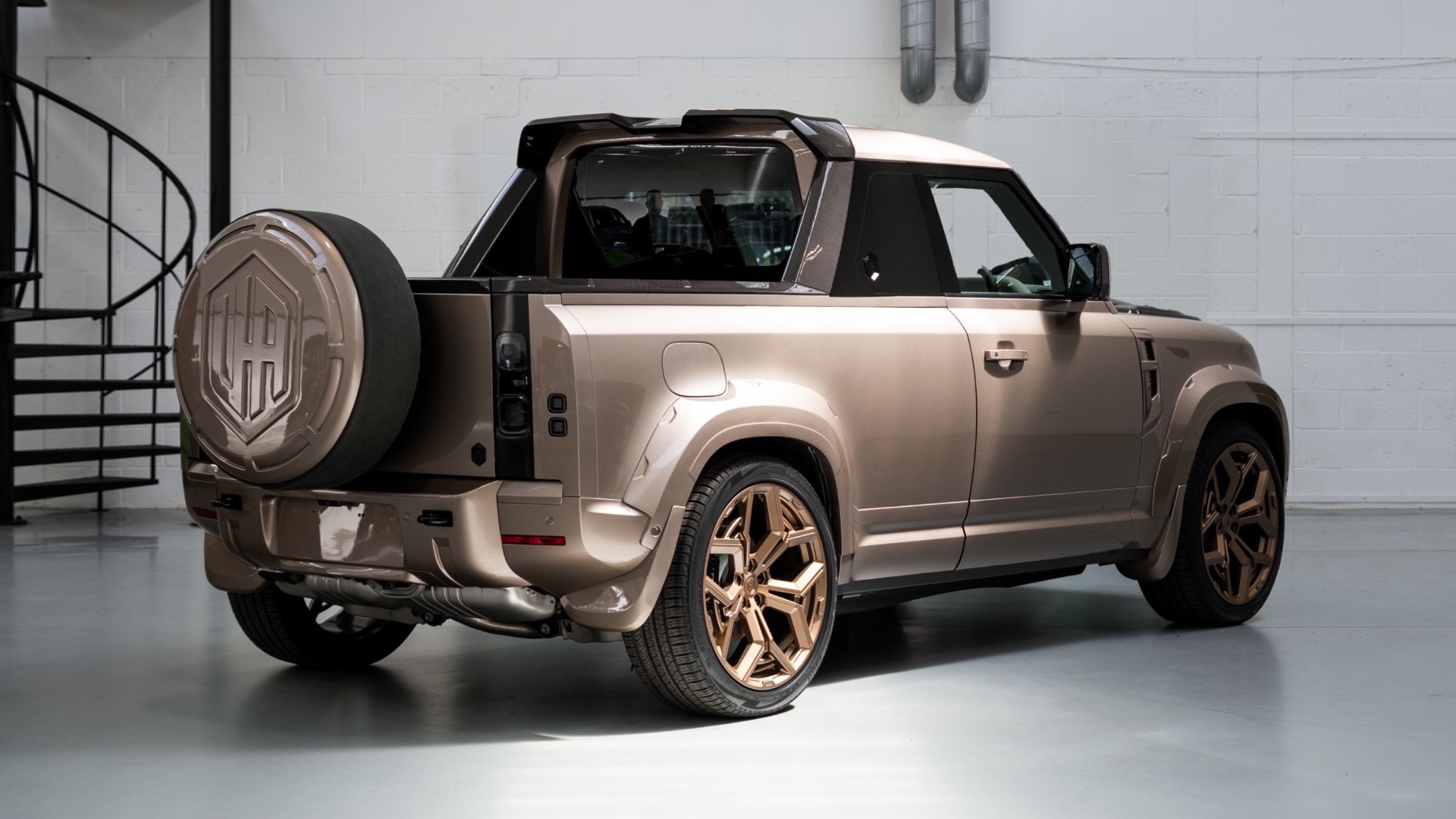 La Land Rover Defender pick-up è tornata. Più chic che mai