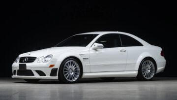 Questa rarissima CLK Black Series ha un segreto sotto il cofano Questa rarissima CLK Black Series ha un segreto sotto il cofano