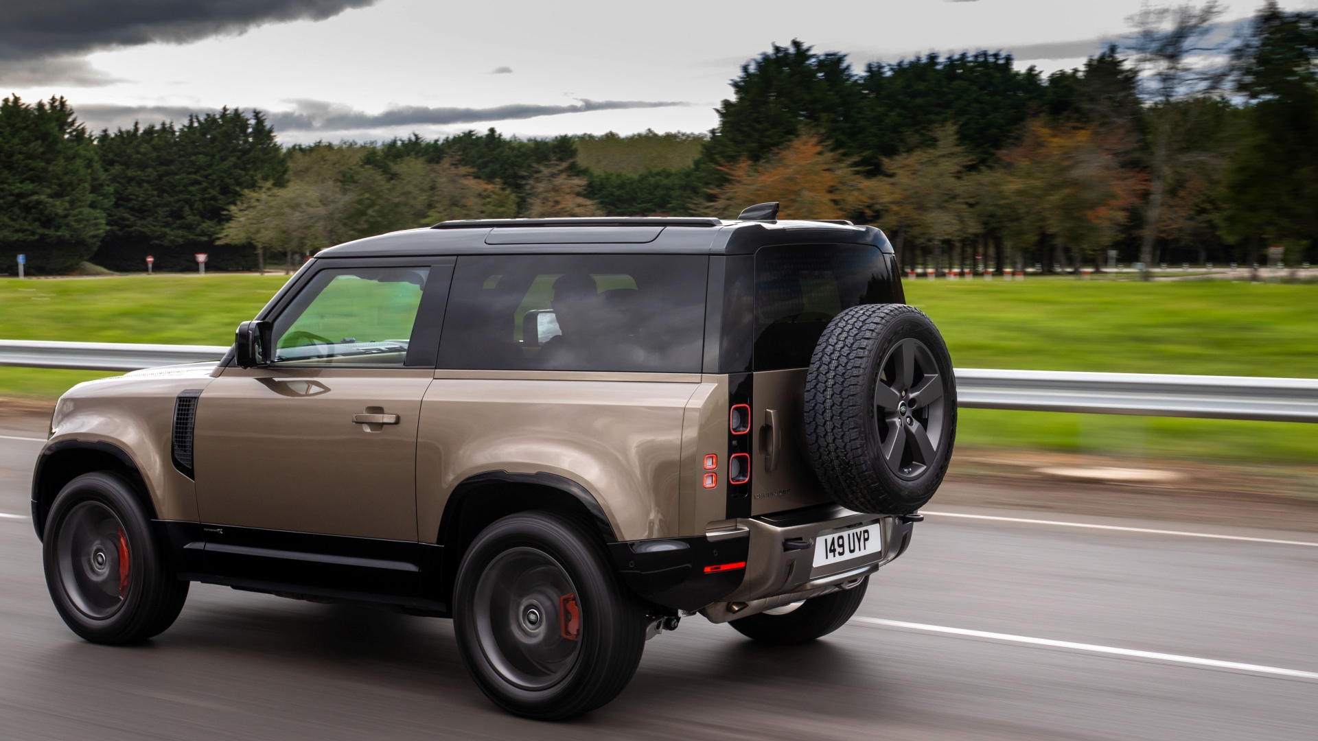 Land-Rover-Defender-2019-7