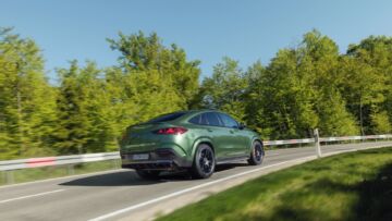 Das neue Mercedes-AMG GLE 63 S 4MATIC+ Coupé, 2026.Mercedes-AMG GLE 63 S 4MATIC+ Coupé | Energieverbrauch kombiniert 13,4-13,1 l/100 km | CO2 Emissionen kombiniert 303-297 g/km | CO2 Klasse: G1[1] Die Angaben sind vorläufig. Es liegen bislang weder bestätigte Werte von einer amtlich anerkannten Prüforganisation noch eine EG-Typgenehmigung noch eine Konformitätsbescheinigung mit amtlichen Werten vor. Abweichungen zwischen den Angaben und den amtlichen Werten sind möglich.;Mercedes-AMG GLE 63 S 4MATIC+ Coupé | Energieverbrauch kombiniert 13,4-13,1 l/100 km | CO2 Emissionen kombiniert 303-297 g/km | CO2 Klasse: G*The new Mercedes-AMG GLE 63 S 4MATIC+ Coupé, 2026.Mercedes‑AMG GLE 63 S 4MATIC+ Coupé | Energy consumption combined 13.4-13.1 l/100 km | CO2 emissions combined 303-297 g/km | CO2 class: G1[1] The figures are preliminary. No confirmed values from an officially recognized testing organization, EC type approval, or certificate of conformity with official values are available at this time. Deviations between the figures and the official values are possible.;Mercedes AMG GLE 63 S 4MATIC+ Coupé | Energy consumption combined 13.4-13.1 l/100 km | CO2 emissions combined 303-297 g/km | CO2 class: G*