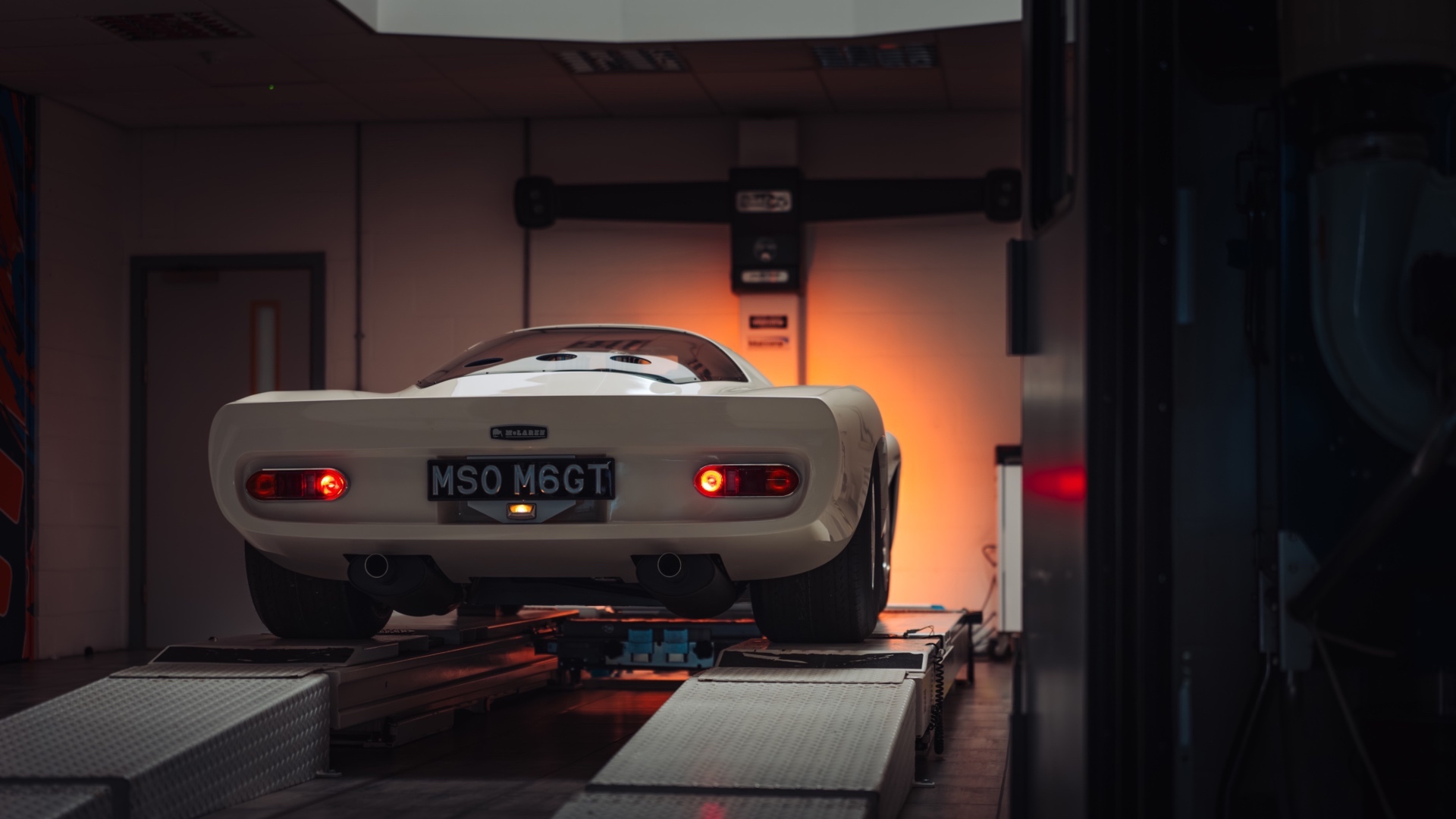 mclaren-m6gt-12 mclaren-m6gt-12