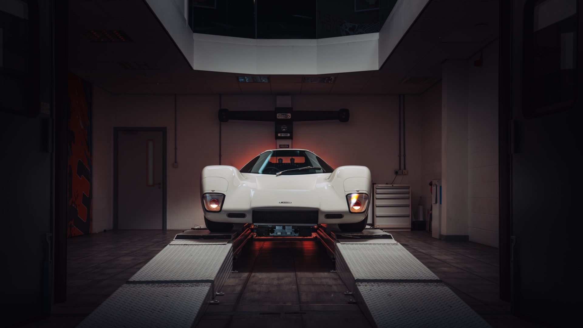 mclaren-m6gt-14 mclaren-m6gt-14