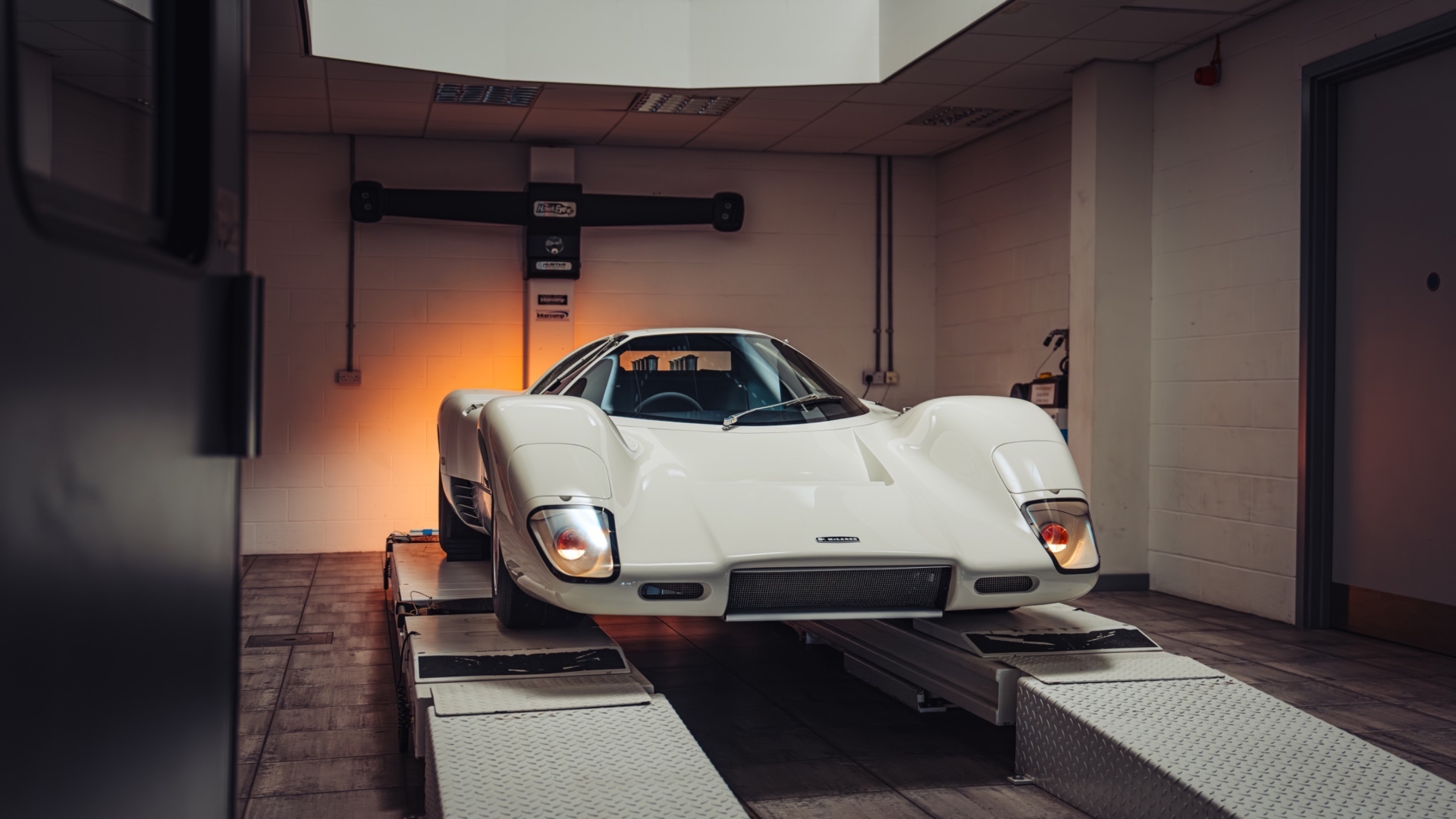 mclaren-m6gt-16 mclaren-m6gt-16