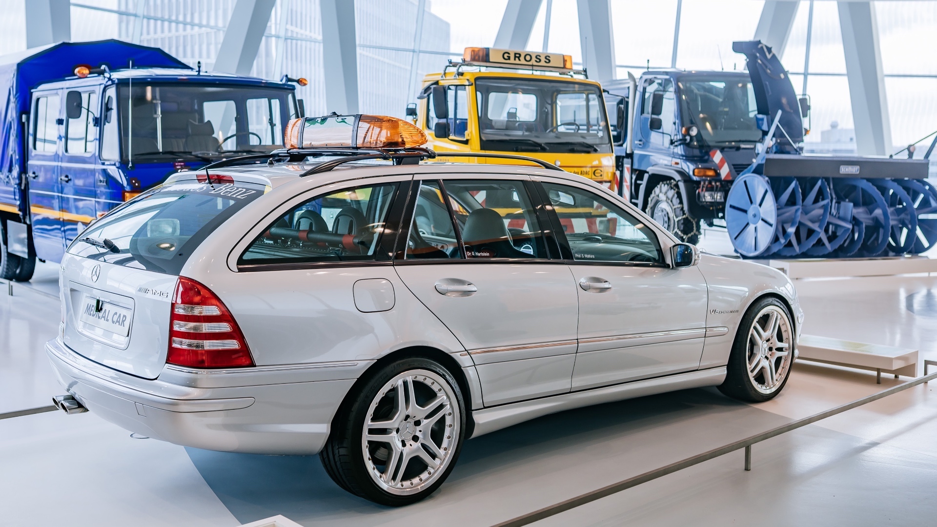 mercedes-amg-c-32-f1-medical-car-2