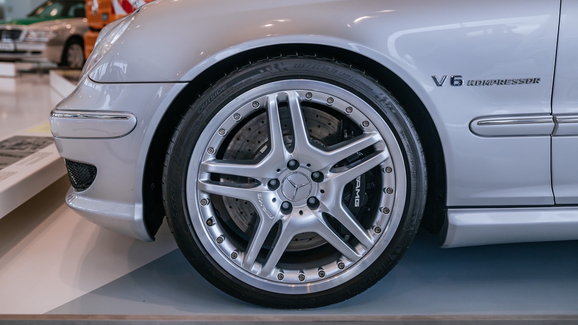 mercedes-amg-c-32-f1-medical-car-3