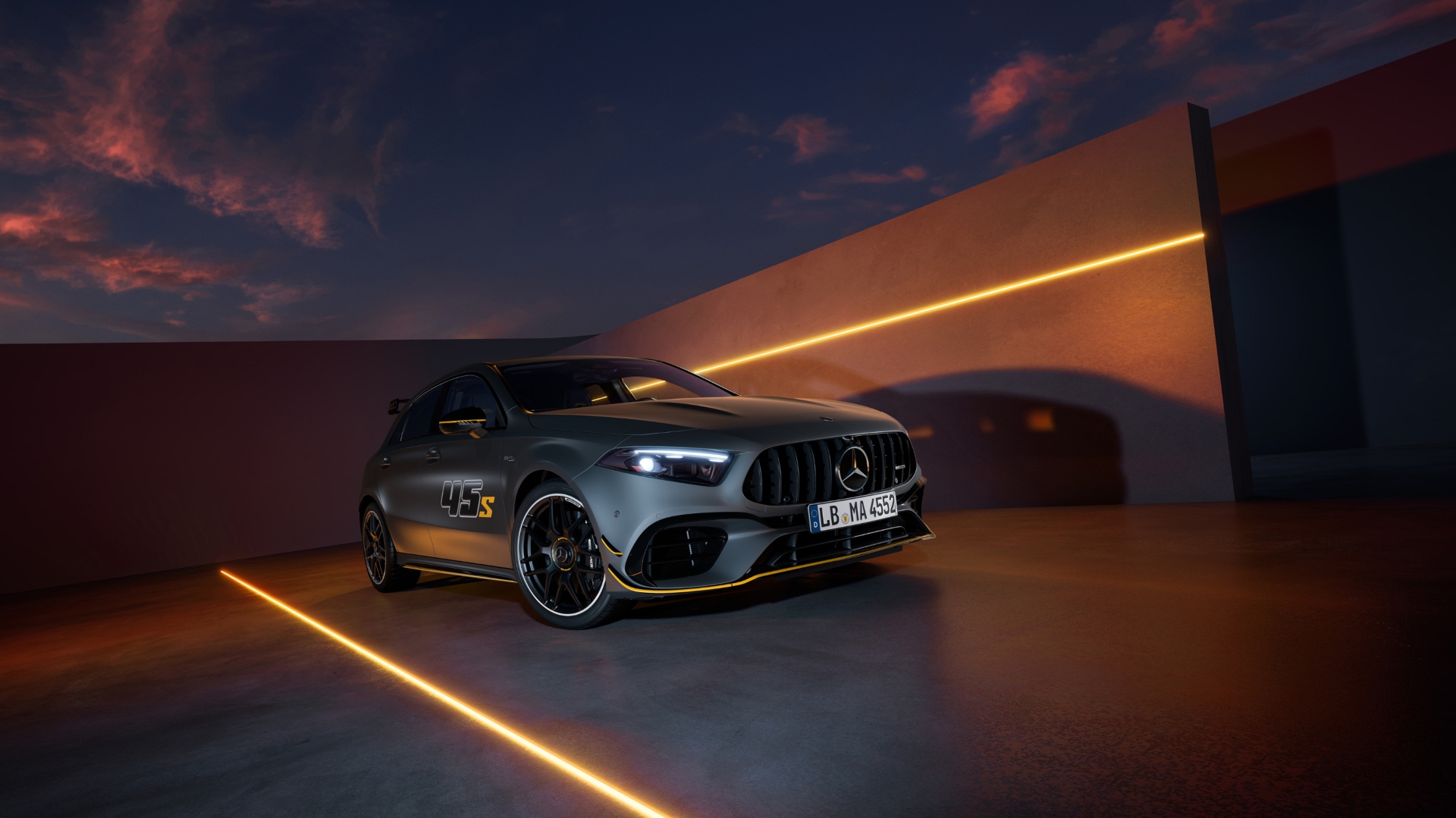 La Mercedes A45 AMG saluta col botto anche nel prezzo