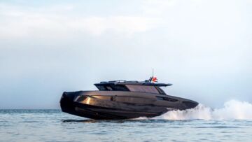 Una Brabus da 1450 CV per planare sull’acqua Una Brabus da 1450 CV per planare sull’acqua