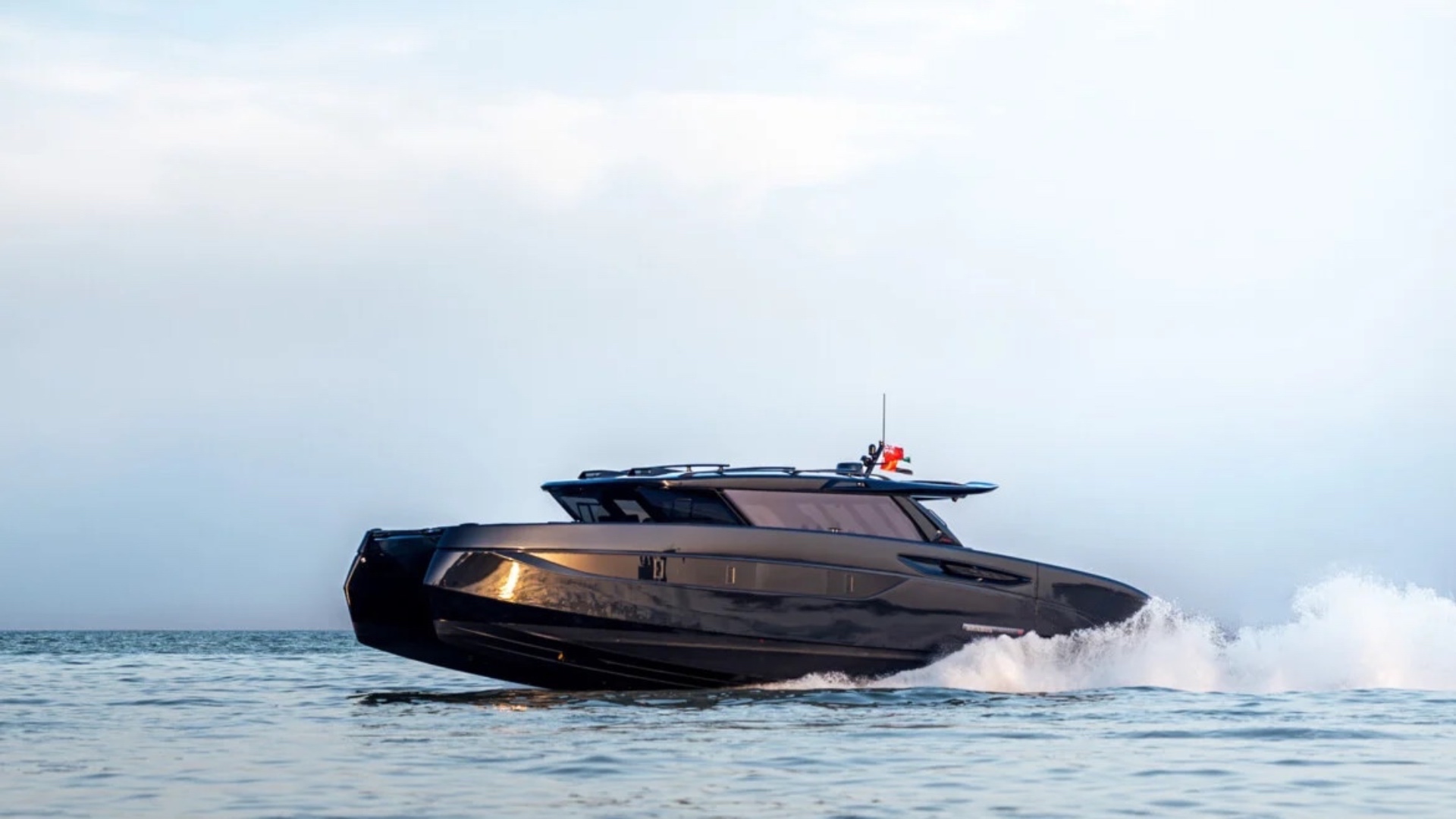 Una Brabus da 1450 CV per planare sull’acqua Una Brabus da 1450 CV per planare sull’acqua