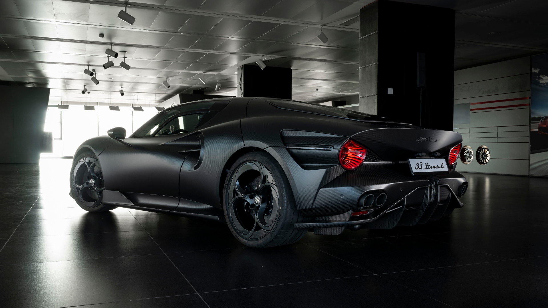 Alfa-Romeo-33-Stradale-Perla-Nera-2026-1