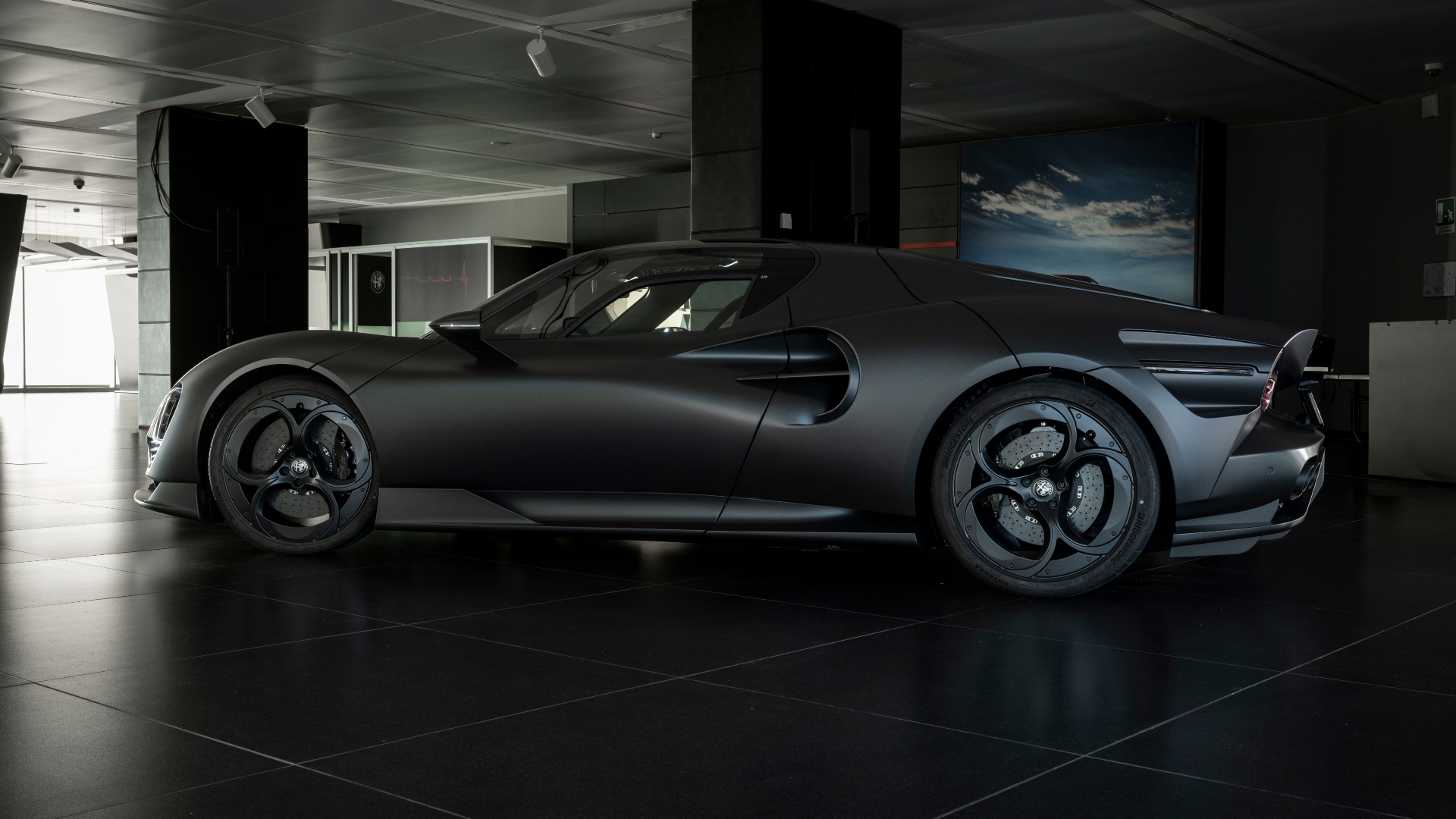 Alfa-Romeo-33-Stradale-Perla-Nera-2026-12